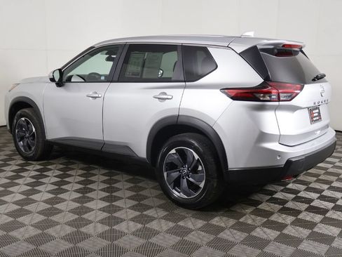 Used 2025 Nissan Rogue SV FWD image 12