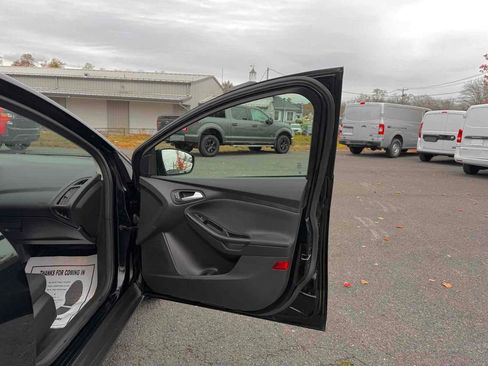Used 2017 Ford Focus SE image 14