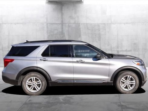 Used 2024 Ford Explorer XLT w/ Equipment Group 202A AWD/4WD image 5