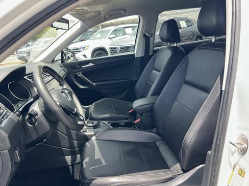 Used 2021 Volkswagen Tiguan SE FWD image 18