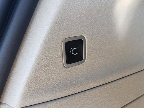 Used 2022 Chrysler Pacifica Touring-L FWD image 10