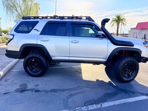 Used 2019 Toyota 4Runner TRD Off-Road Premium AWD/4WD image 9