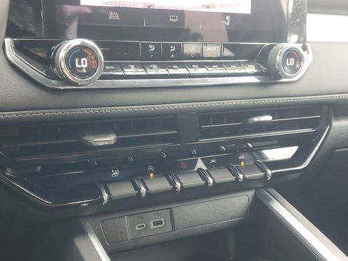 Used 2024 Chevrolet Colorado LT w/ LT Convenience Package image 27