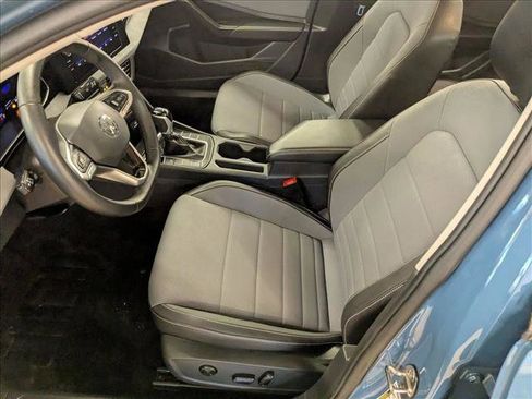 Used 2025 Volkswagen Jetta SE image 18