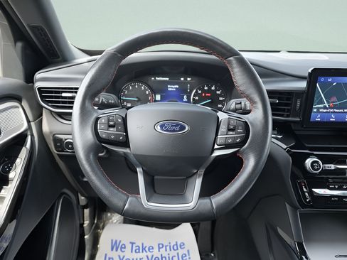 Used 2024 Ford Explorer ST-Line w/ Class IV Trailer Tow Package AWD/4WD image 18