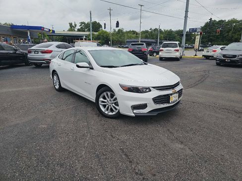 Used 2017 Chevrolet Malibu LT image 1