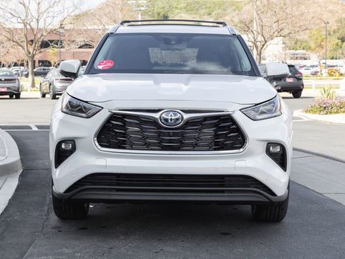 New 2026 Toyota Highlander Limited image 2