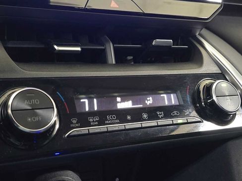 Used 2023 Toyota Venza LE AWD/4WD image 30