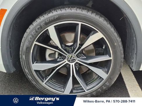 Used 2022 Volkswagen Tiguan SEL R-Line AWD/4WD image 11
