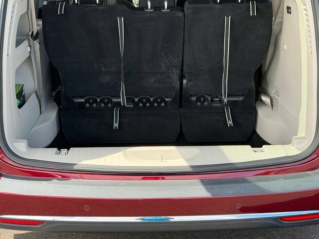 Used 2022 Chrysler Pacifica Touring-L FWD image 4