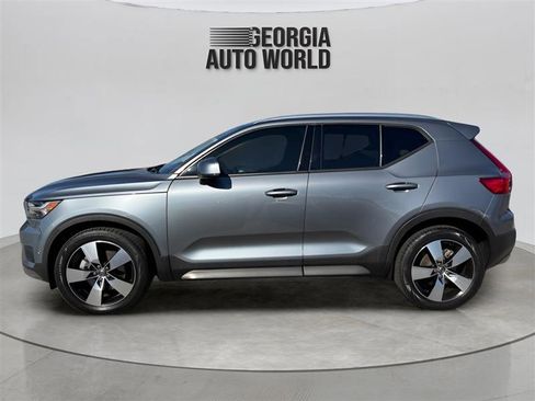 Used 2019 Volvo XC40 T5 Momentum image 12