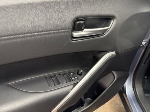 Used 2023 Toyota Corolla Cross XLE w/ Convenience Package image 27