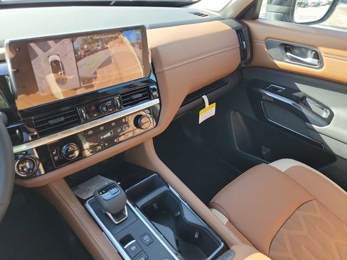 New 2026 Nissan Pathfinder Platinum image 28