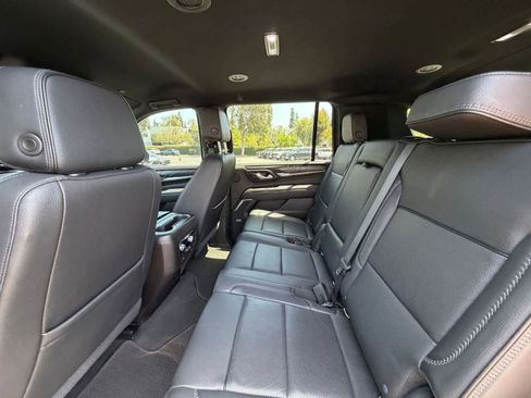 Used 2021 GMC Yukon XL Denali AWD/4WD image 6