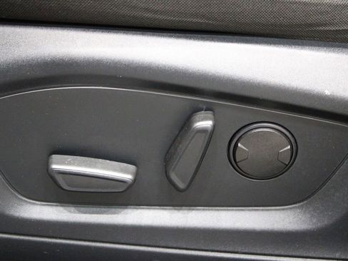 Used 2022 Ford Explorer XLT image 20