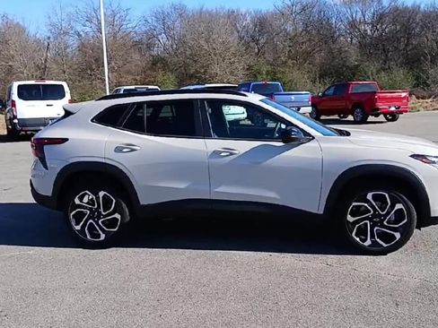 New 2026 Chevrolet Trax RS w/ Sunroof Package image 9