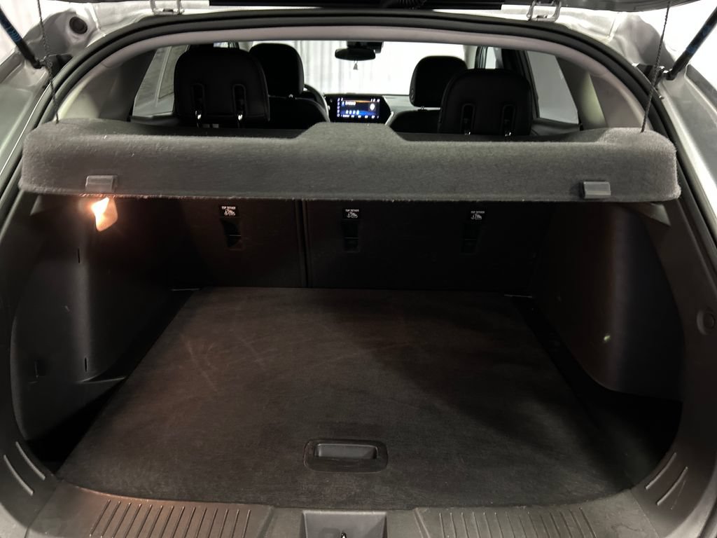 Used 2025 Chevrolet Trax LT FWD image 22