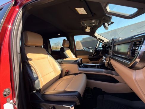 Used 2024 Ford F250 Lariat w/ Chrome Package image 17