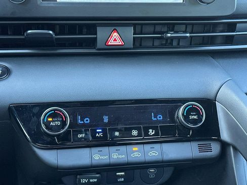 Used 2025 Hyundai Elantra Sport FWD image 18