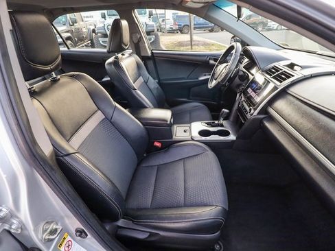 Used 2014 Toyota Camry SE image 41