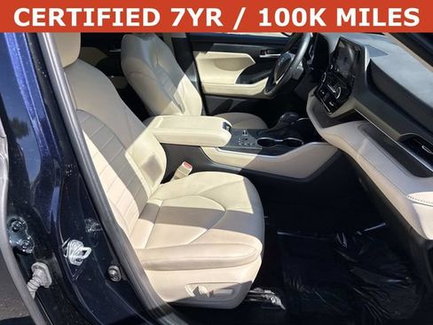 Used 2023 Toyota Highlander XLE AWD/4WD image 9