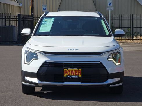 Used 2023 Kia Niro EX w/ EX Cold Weather Package FWD image 9