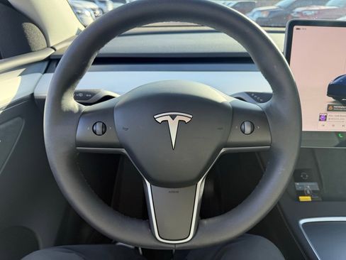 Used 2023 Tesla Model Y Long Range image 18