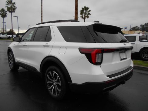 New 2026 Ford Explorer ST-Line image 7