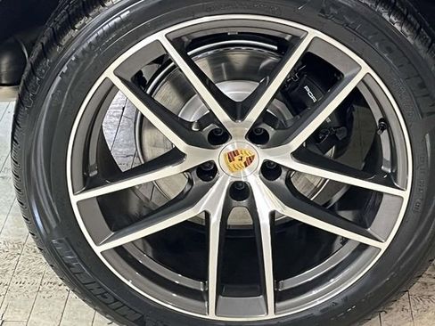 New 2026 Porsche Macan image 13