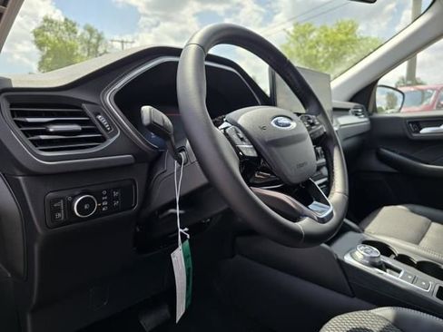 New 2024 Ford Escape SE image 16