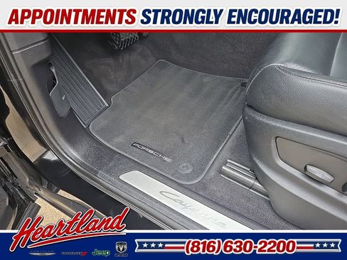 Used 2024 Porsche Cayenne w/ Premium Package AWD/4WD image 38