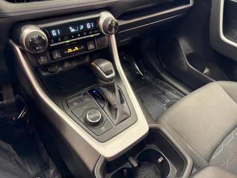 Used 2024 Toyota RAV4 SE w/ Convenience Package image 47