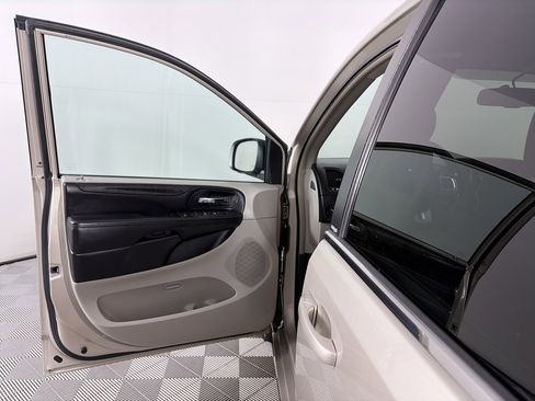 Used 2013 Dodge Grand Caravan Crew w/ Driver Convenience Group image 10