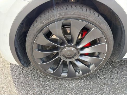 Used 2022 Tesla Model Y Performance AWD/4WD image 3