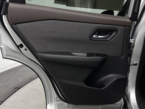 Used 2022 Nissan Rogue SV FWD image 25