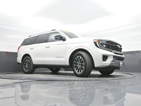 Used 2025 Ford Expedition Platinum image 42