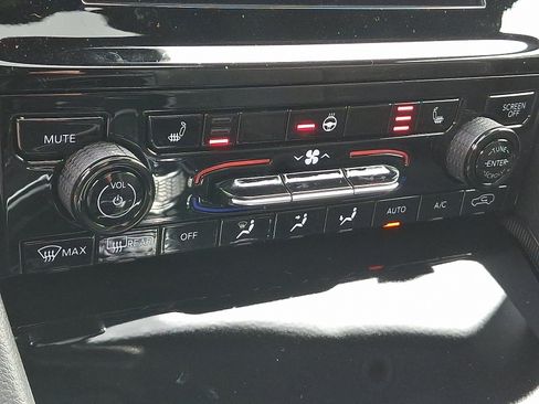 New 2025 Jeep Grand Cherokee Altitude image 10