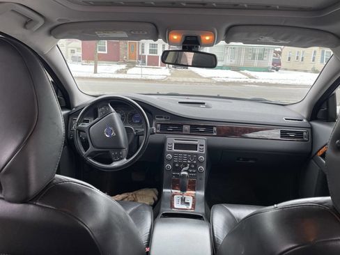 Used 2010 Volvo V70 image 13