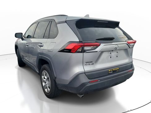 Used 2021 Toyota RAV4 LE FWD image 5
