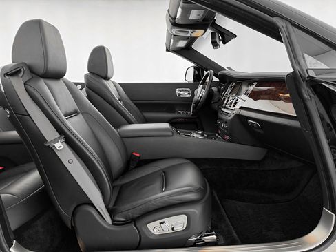 Used 2016 Rolls-Royce Dawn image 29