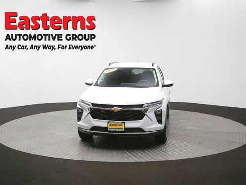 Used 2025 Chevrolet Trax LT FWD image 53