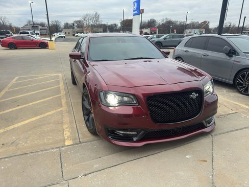 Used 2023 Chrysler 300 C image 2