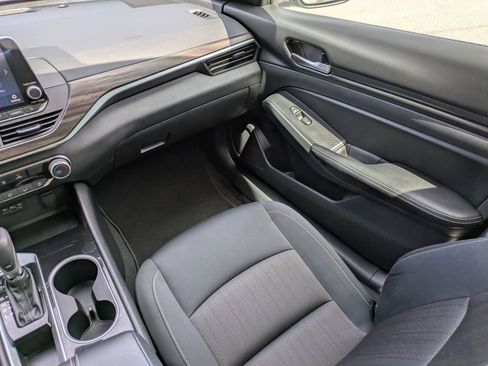 Used 2024 Nissan Altima 2.5 SV image 15