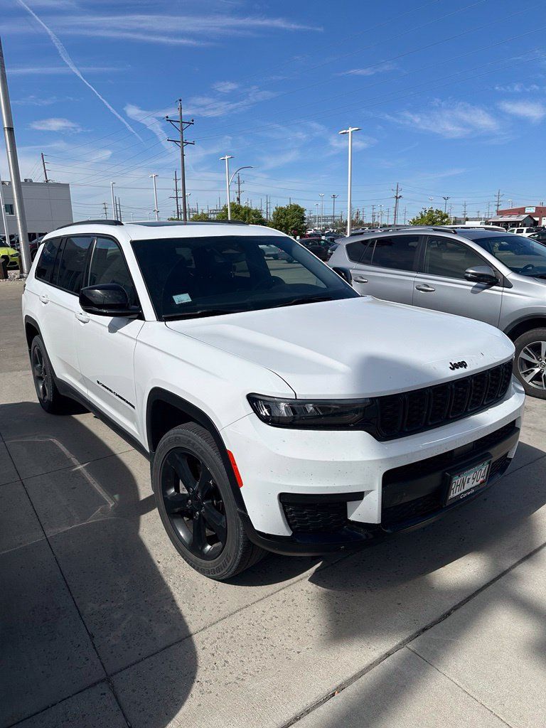 Used 2023 Jeep Grand Cherokee L Laredo AWD/4WD image 3