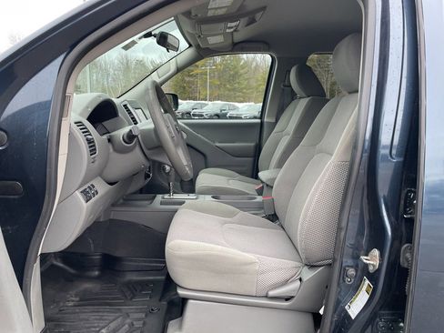 Used 2019 Nissan Frontier SV image 25