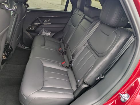 Used 2024 Land Rover Range Rover Sport SE image 25