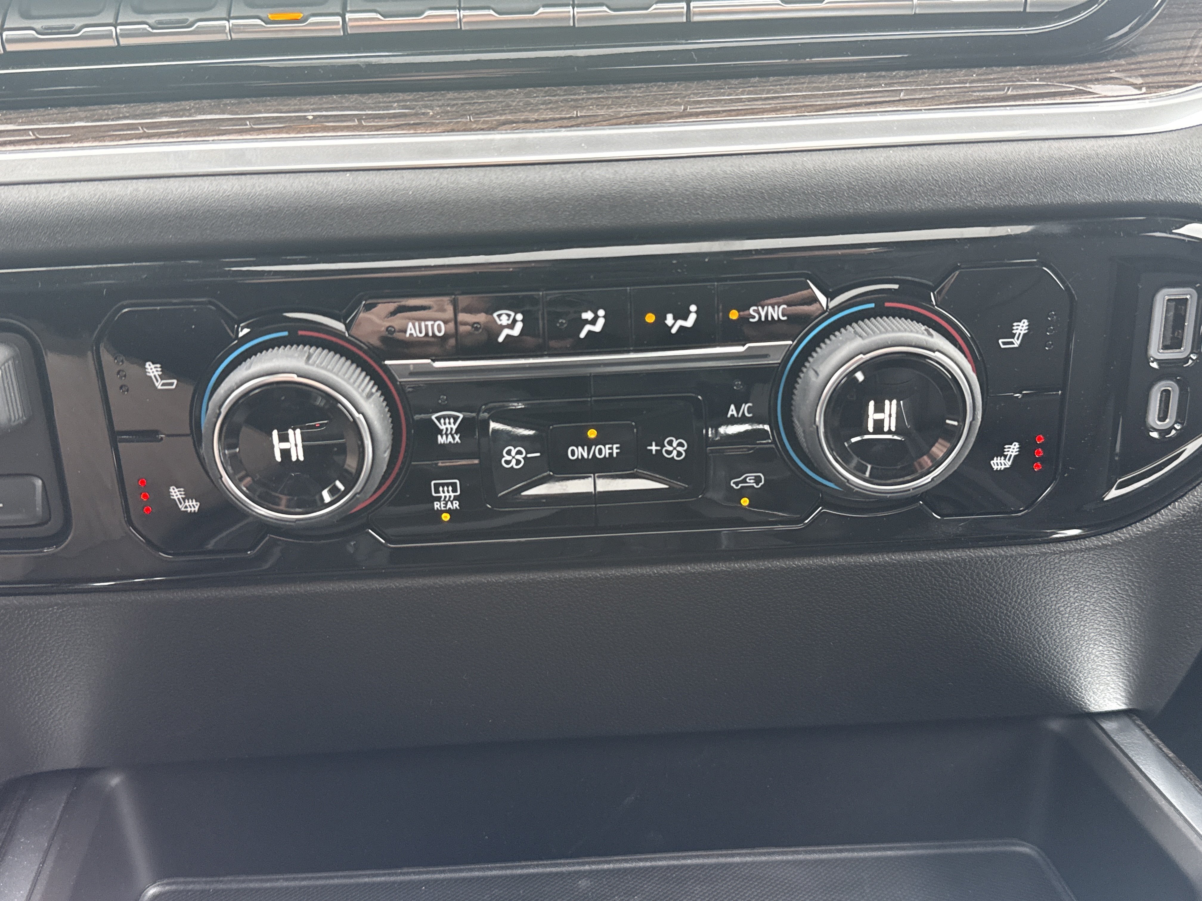 New 2026 Chevrolet Silverado 1500 RST w/ RST All Star Premium Package AWD/4WD image 28