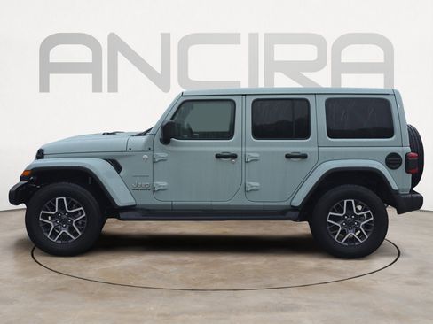 Used 2024 Jeep Wrangler Sahara w/ Technology Group image 7