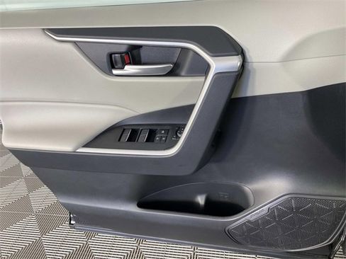 Used 2025 Toyota RAV4 XLE image 24