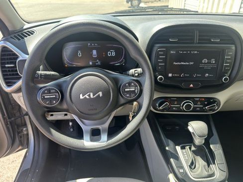 Used 2023 Kia Soul LX w/ LX Technology Package FWD image 6
